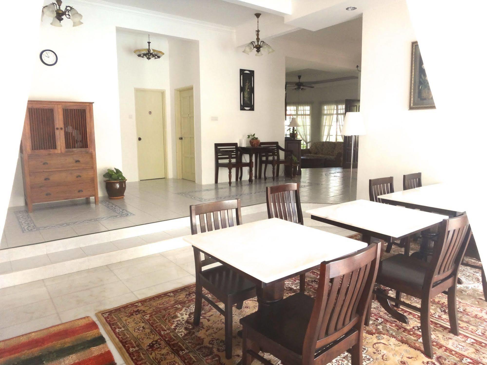 Rumah Putih Near Klia Sepang Zewnętrze zdjęcie